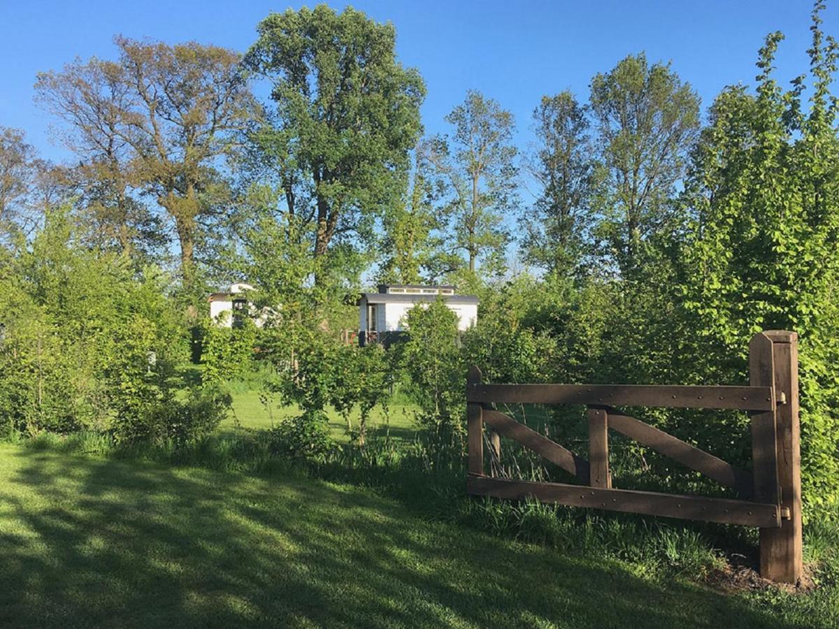 B&B Pipowagen "Het Wellnesst" Op Wellness Camping En B&B Stoltenborg Meddo Exterior photo